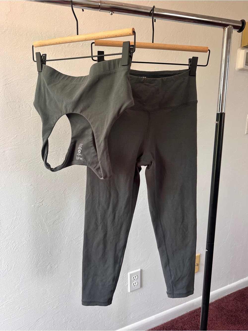 Mate the Label Organic Stretch Bra + 7/8 Leggings